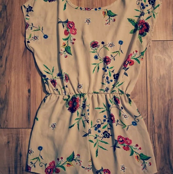 Floral romper! - Picture 1 of 1